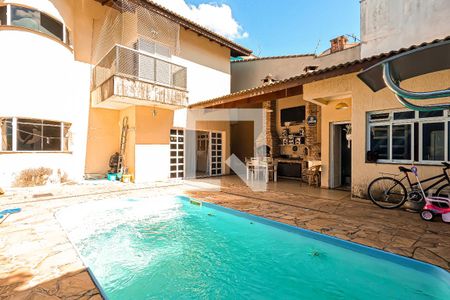 Casa à venda com 267m², 3 quartos e 4 vagasPiscina