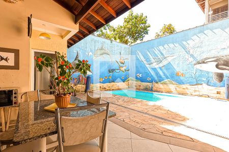 Casa à venda com 267m², 3 quartos e 4 vagasPiscina
