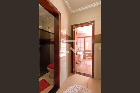 Casa à venda com 267m², 3 quartos e 4 vagasBanheiro da Suíte 1 e 2