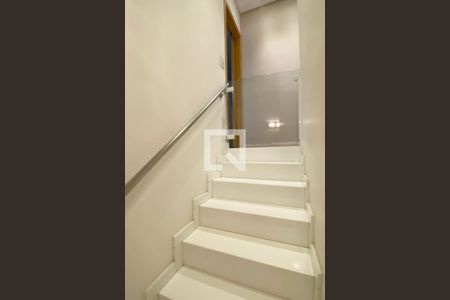 Escada de casa de condomínio à venda com 3 quartos, 240m² em Tamboré, Santana de Parnaíba
