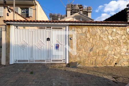 Casa à venda com 240m², 4 quartos e 2 vagasFachada