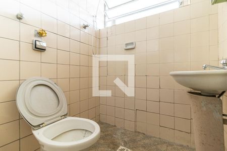 Banheiro de kitnet/studio para alugar com 1 quarto, 44m² em Centro Histórico de São Paulo, São Paulo