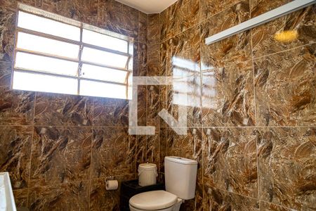 Casa à venda com 180m², 2 quartos e 2 vagas Casa à venda com 180m², 2 quartos e 2 vagasBanheiro Social