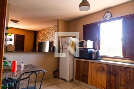 Casa à venda com 180m², 2 quartos e 2 vagas Casa à venda com 180m², 2 quartos e 2 vagasCozinha