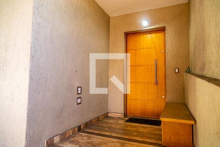 Casa à venda com 180m², 2 quartos e 2 vagas Casa à venda com 180m², 2 quartos e 2 vagasGaragem - Entrada