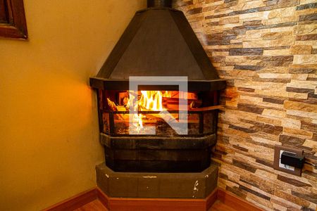 Casa à venda com 180m², 2 quartos e 2 vagas Casa à venda com 180m², 2 quartos e 2 vagasSala - Lareira