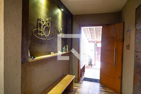 Casa à venda com 180m², 2 quartos e 2 vagas Casa à venda com 180m², 2 quartos e 2 vagasHall de Entrada