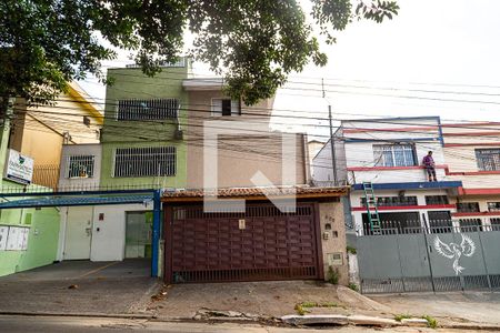 Casa à venda com 180m², 2 quartos e 2 vagas Casa à venda com 180m², 2 quartos e 2 vagasFachada