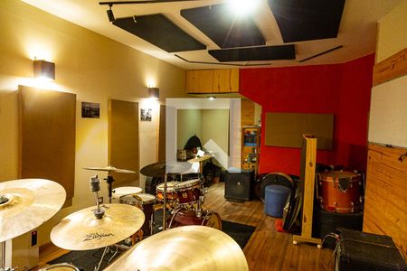 Casa à venda com 180m², 2 quartos e 2 vagas Casa à venda com 180m², 2 quartos e 2 vagasEstúdio 2