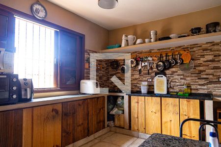 Casa à venda com 180m², 2 quartos e 2 vagas Casa à venda com 180m², 2 quartos e 2 vagasCozinha