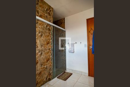 Casa à venda com 180m², 2 quartos e 2 vagas Casa à venda com 180m², 2 quartos e 2 vagasBanheiro Social