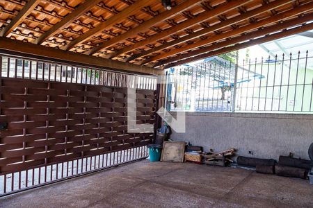 Casa à venda com 180m², 2 quartos e 2 vagas Casa à venda com 180m², 2 quartos e 2 vagasGaragem