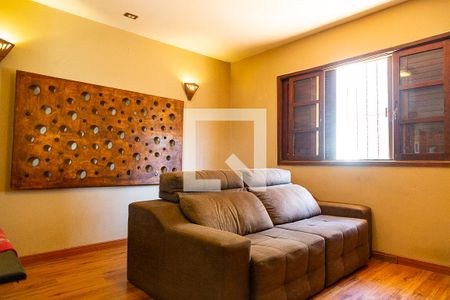 Casa à venda com 180m², 2 quartos e 2 vagas Casa à venda com 180m², 2 quartos e 2 vagasSala