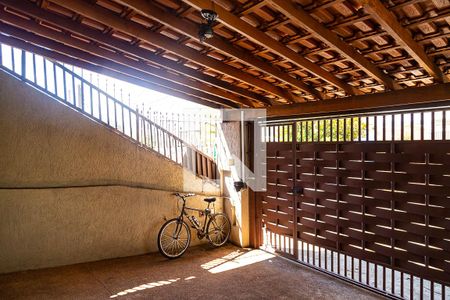 Casa à venda com 180m², 2 quartos e 2 vagas Casa à venda com 180m², 2 quartos e 2 vagasGaragem