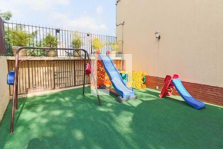 Casa de condomínio à venda com 198m², 3 quartos e 4 vagas Casa de condomínio à venda com 198m², 3 quartos e 4 vagasArea Comum