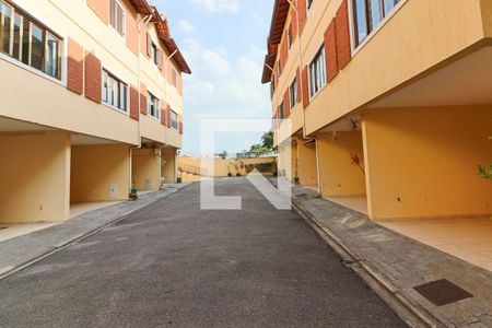Casa de condomínio à venda com 198m², 3 quartos e 4 vagas Casa de condomínio à venda com 198m², 3 quartos e 4 vagasCondomínio