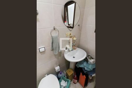 Casa de condomínio à venda com 198m², 3 quartos e 4 vagas Casa de condomínio à venda com 198m², 3 quartos e 4 vagasBanheiro Social