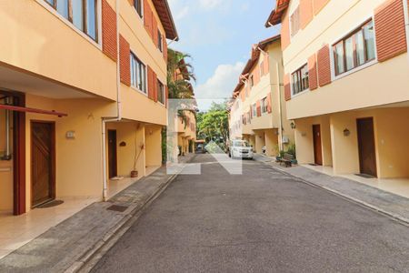 Casa de condomínio à venda com 198m², 3 quartos e 4 vagas Casa de condomínio à venda com 198m², 3 quartos e 4 vagasCondomínio