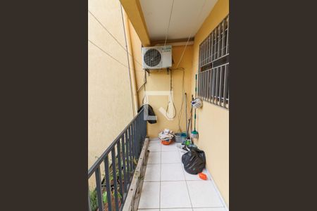 Casa de condomínio à venda com 198m², 3 quartos e 4 vagas Casa de condomínio à venda com 198m², 3 quartos e 4 vagasVaranda
