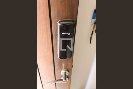 Casa de condomínio à venda com 198m², 3 quartos e 4 vagas Casa de condomínio à venda com 198m², 3 quartos e 4 vagasFechadura