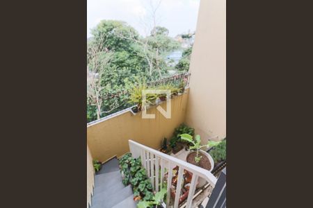 Casa de condomínio à venda com 198m², 3 quartos e 4 vagas Casa de condomínio à venda com 198m², 3 quartos e 4 vagasEscada Garagem