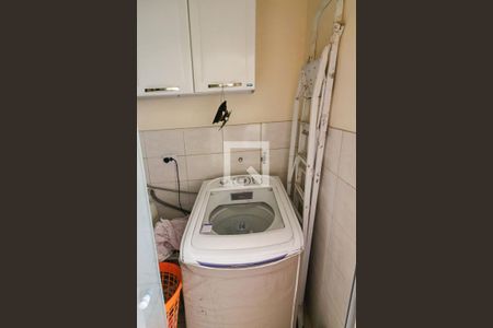 Casa de condomínio à venda com 198m², 3 quartos e 4 vagas Casa de condomínio à venda com 198m², 3 quartos e 4 vagasGaragem / Lavanderia