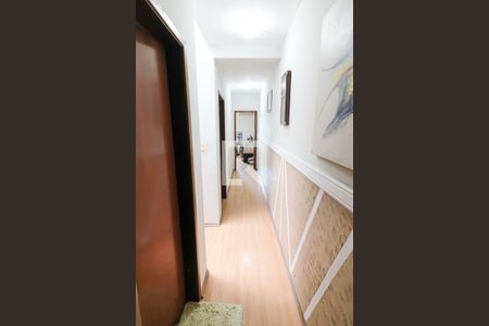 Casa de condomínio à venda com 198m², 3 quartos e 4 vagas Casa de condomínio à venda com 198m², 3 quartos e 4 vagasCorredor Quartos