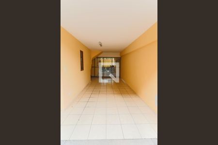 Casa de condomínio à venda com 198m², 3 quartos e 4 vagas Casa de condomínio à venda com 198m², 3 quartos e 4 vagasGaragem / Lavanderia