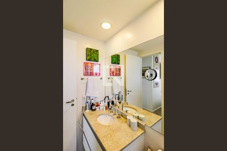 Apartamento à venda com 65m², 1 quarto e 2 vagas Apartamento à venda com 65m², 1 quarto e 2 vagasBanheiro Suíte