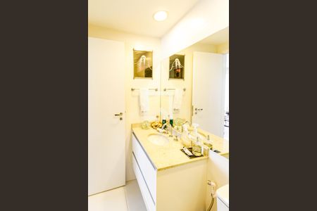 Apartamento à venda com 65m², 1 quarto e 2 vagas Apartamento à venda com 65m², 1 quarto e 2 vagasBanheiro