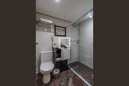 Banheiro de kitnet/studio para alugar com 1 quarto, 32m² em Alphaville Industrial, Barueri