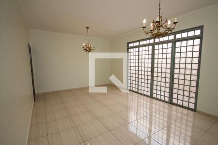 Sala de estar de casa para alugar com 3 quartos, 230m² em Ribeirânia, Ribeirão Preto