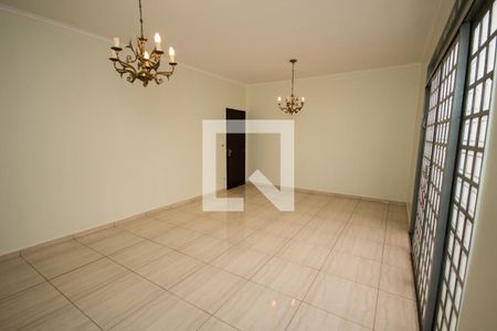Sala de estar de casa para alugar com 3 quartos, 230m² em Ribeirânia, Ribeirão Preto
