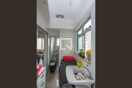 Apartamento à venda com 160m², 3 quartos e 3 vagas Apartamento à venda com 160m², 3 quartos e 3 vagasÁrea de Serviço