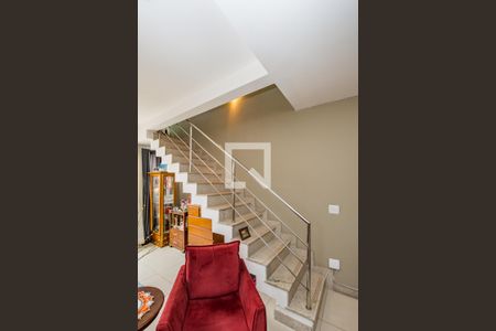 Apartamento à venda com 160m², 3 quartos e 3 vagas Apartamento à venda com 160m², 3 quartos e 3 vagasEscada
