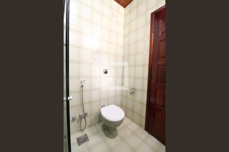 Casa de condomínio à venda com 230m², 4 quartos e 6 vagasBanheiro da Suíte