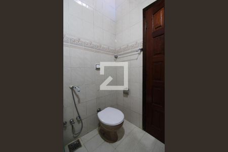 Casa de condomínio à venda com 230m², 4 quartos e 6 vagasBanheiro Social