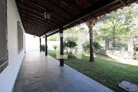 Casa de condomínio à venda com 230m², 4 quartos e 6 vagasVaranda da Entrada