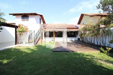 Casa de condomínio à venda com 230m², 4 quartos e 6 vagasQuintal