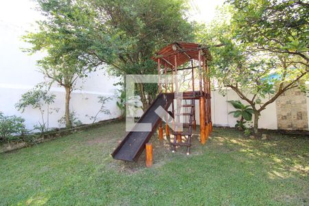 Casa de condomínio à venda com 230m², 4 quartos e 6 vagasQuintal