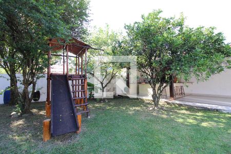 Casa de condomínio à venda com 230m², 4 quartos e 6 vagasQuintal