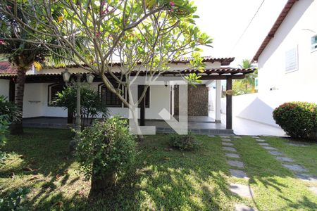 Casa de condomínio à venda com 230m², 4 quartos e 6 vagasJardim da Entrada