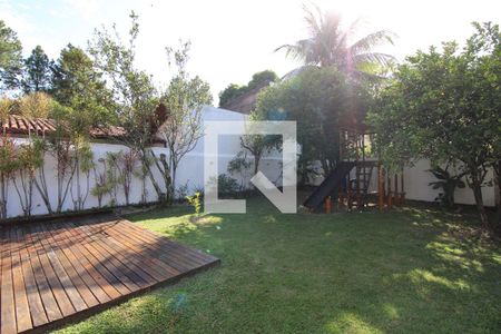 Casa de condomínio à venda com 230m², 4 quartos e 6 vagasQuintal