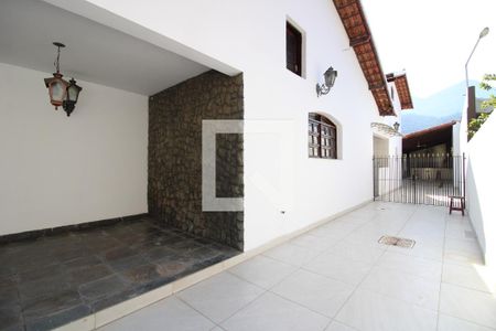 Casa de condomínio à venda com 230m², 4 quartos e 6 vagasVaranda da Lateral