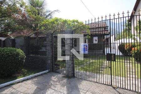 Casa de condomínio à venda com 230m², 4 quartos e 6 vagasPlaca Adicionada