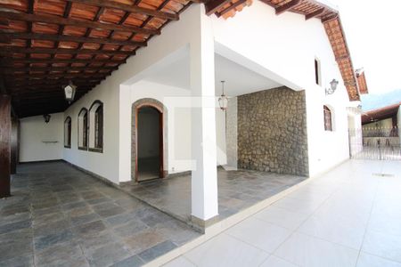 Casa de condomínio à venda com 230m², 4 quartos e 6 vagasVaranda da Entrada