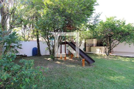 Casa de condomínio à venda com 230m², 4 quartos e 6 vagasQuintal