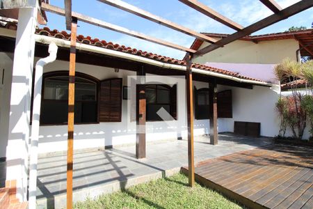 Casa de condomínio à venda com 230m², 4 quartos e 6 vagasVaranda