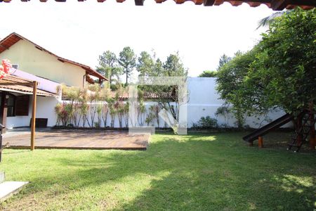 Casa de condomínio à venda com 230m², 4 quartos e 6 vagasQuintal