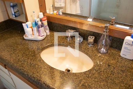 Apartamento à venda com 152m², 3 quartos e 2 vagasBanheiro quarto 1